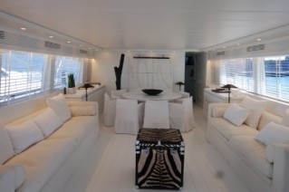 Maiora 27 Yacht Nicka - Dining Area- Lounge.png